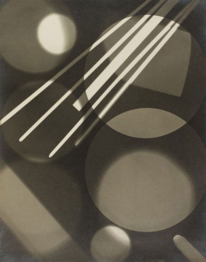 Curtis Moffat Curtis Moffat Circle and radiating lines ca 1930 Photogram VA