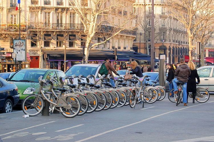 Cycling in Paris