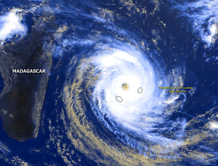 Cyclone Dina DINACyclone tropical intense saison 20012002