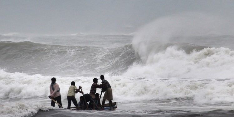 Cyclone Hudhud Cyclone Hudhud Reaches Peak Strength As It Batters India The