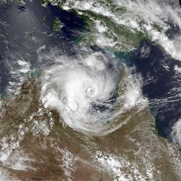 Cyclone Les (1998) httpsuploadwikimediaorgwikipediacommonsthu