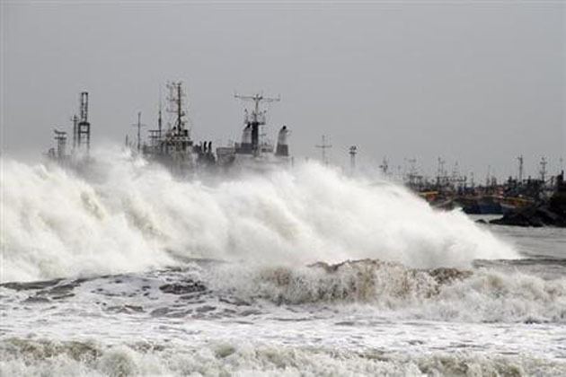 Cyclone Phailin India on red alert as super cyclone Phailin nears Andhra Odisha
