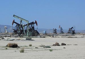 Cymric Oil Field httpsuploadwikimediaorgwikipediacommonsthu