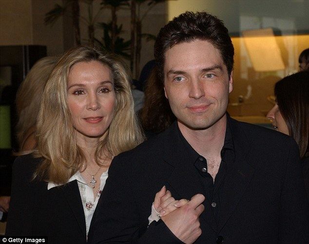 Cynthia Rhodes Richard Marx divorcing actress wife Cynthia Rhodes after