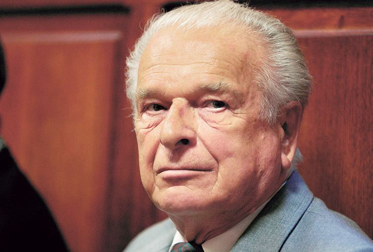 Czesław Kiszczak Czesaw Kiszczak nie chce emerytury Ale biedy nie klepie bo ma