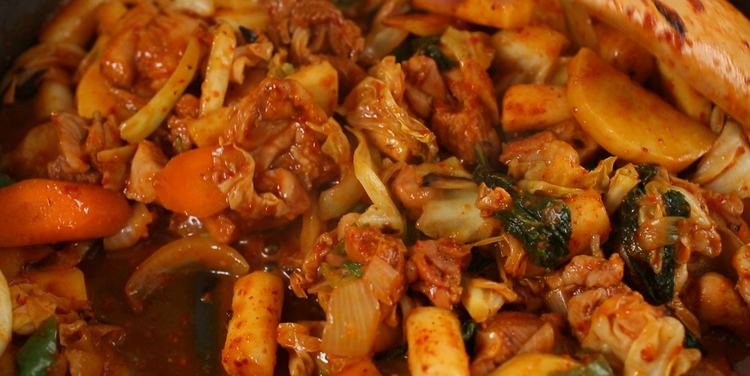 Dak-galbi Dakgalbi Spicy grilled chicken and vegetables recipe Maangchicom