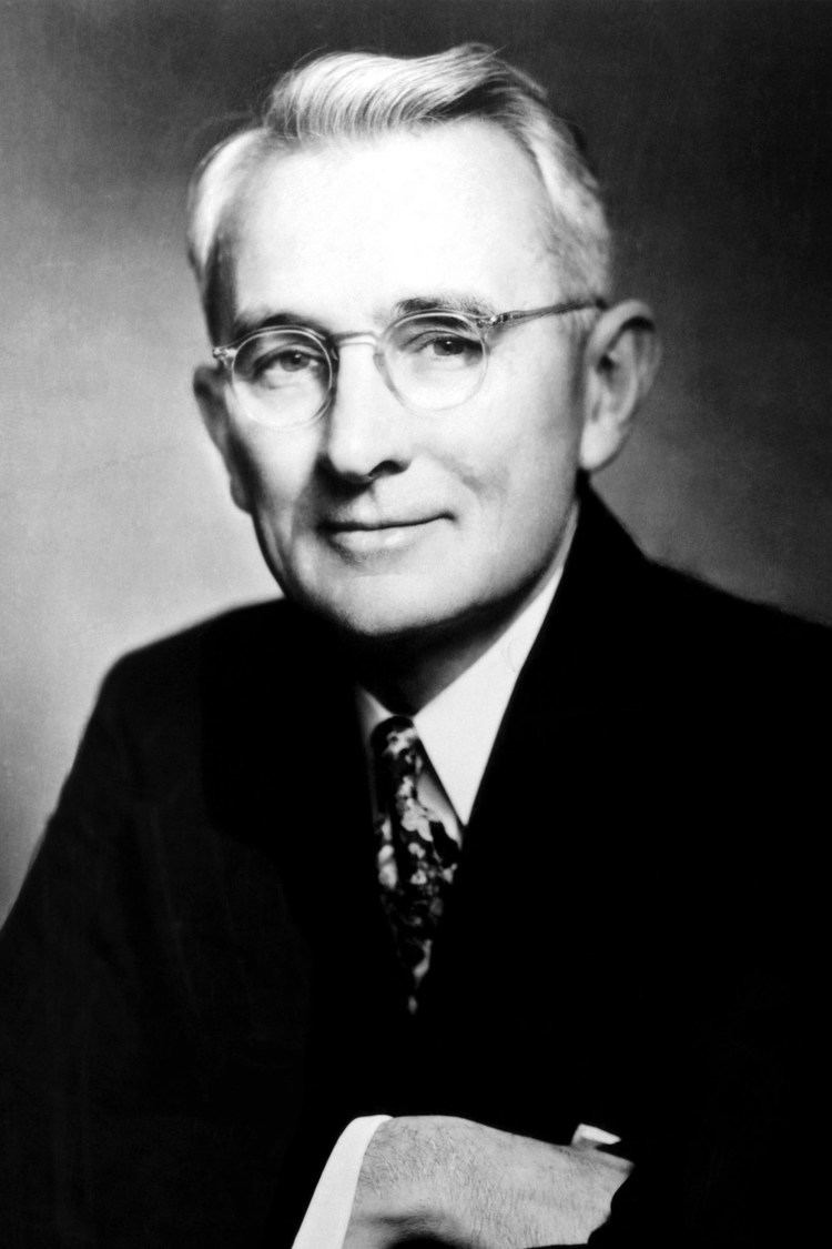 Dale Carnegie How Dale Carnegie Went From An Out of Work Actor to A Best