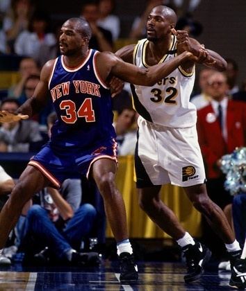 Dale Davis (basketball) Charles Oakley post ups on Dale Davis IndianaPacers