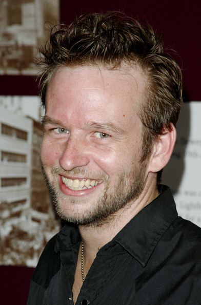 who is dallas roberts related to