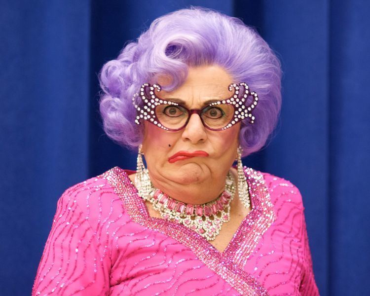 Dame Edna Everage 1000 images about Dame Edna on Pinterest Lady diana Cat eye
