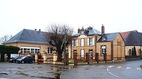 Dampierre-sous-Brou httpsuploadwikimediaorgwikipediacommonsthu