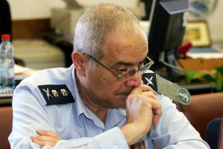 Dan Halutz Israeli army Chiefofstaff General Dan Halutz has quit