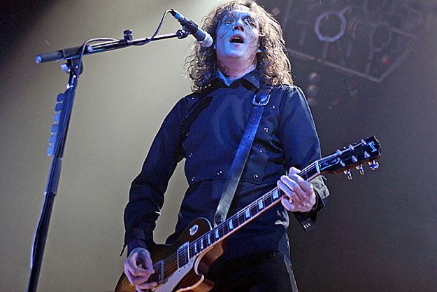 Dan Hawkins (musician) Dan Hawkins of The Darkness Dishes on Owning a Custom Guitar Crafted