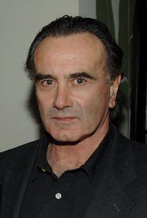 Dan Hedaya iamediaimdbcomimagesMMV5BMjE0MzQ3MjY3Nl5BMl5