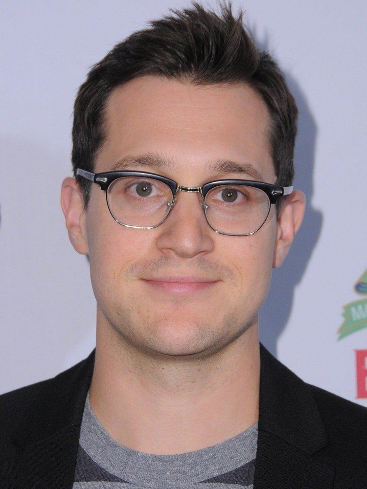 Dan Levy ~ Complete Wiki & Biography with Photos | Videos