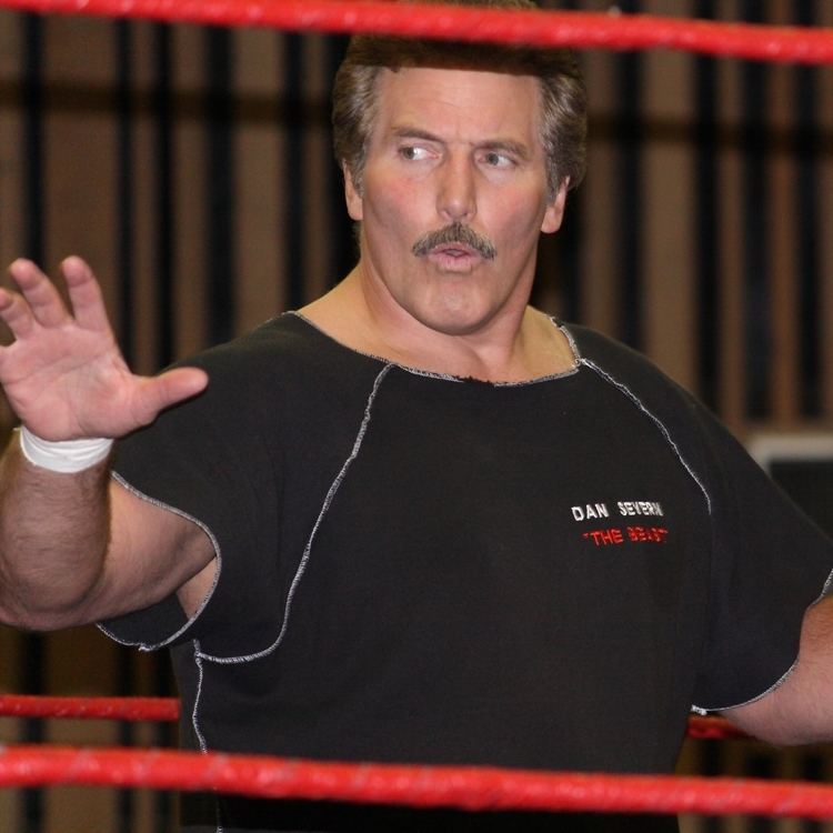 Dan Severn httpsuploadwikimediaorgwikipediacommonsff