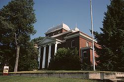 Danbury, North Carolina httpsuploadwikimediaorgwikipediacommonsthu