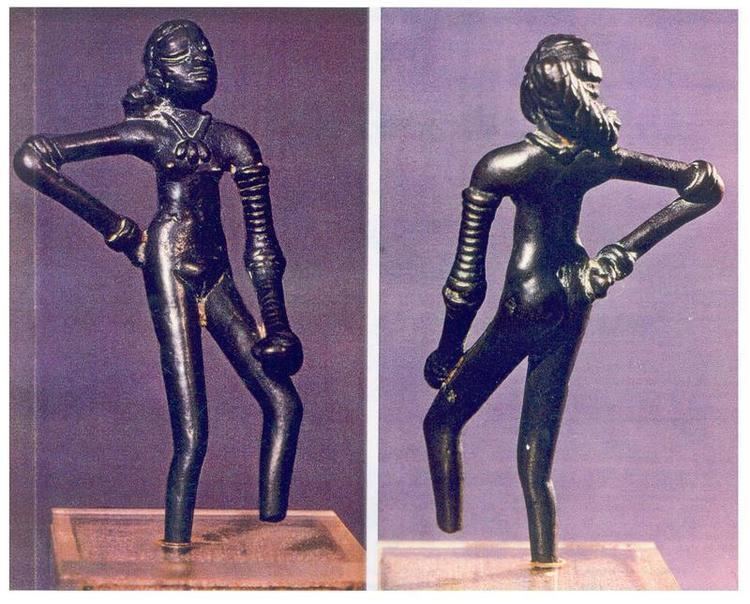 Dancing Girl (Mohenjo-daro) The Dancing Girl of Mohenjo Daro 2500 BC PREHISTORIC ART