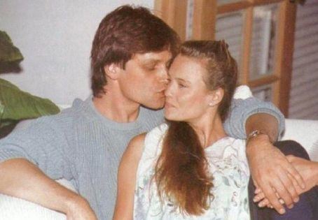 Robin Wright was kissed by Dane Witherspoon while holding each other hands
