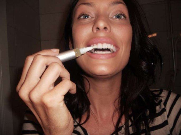 Dani Karlsson Reviews The White One Europe Teeth Whitening Cosmetics