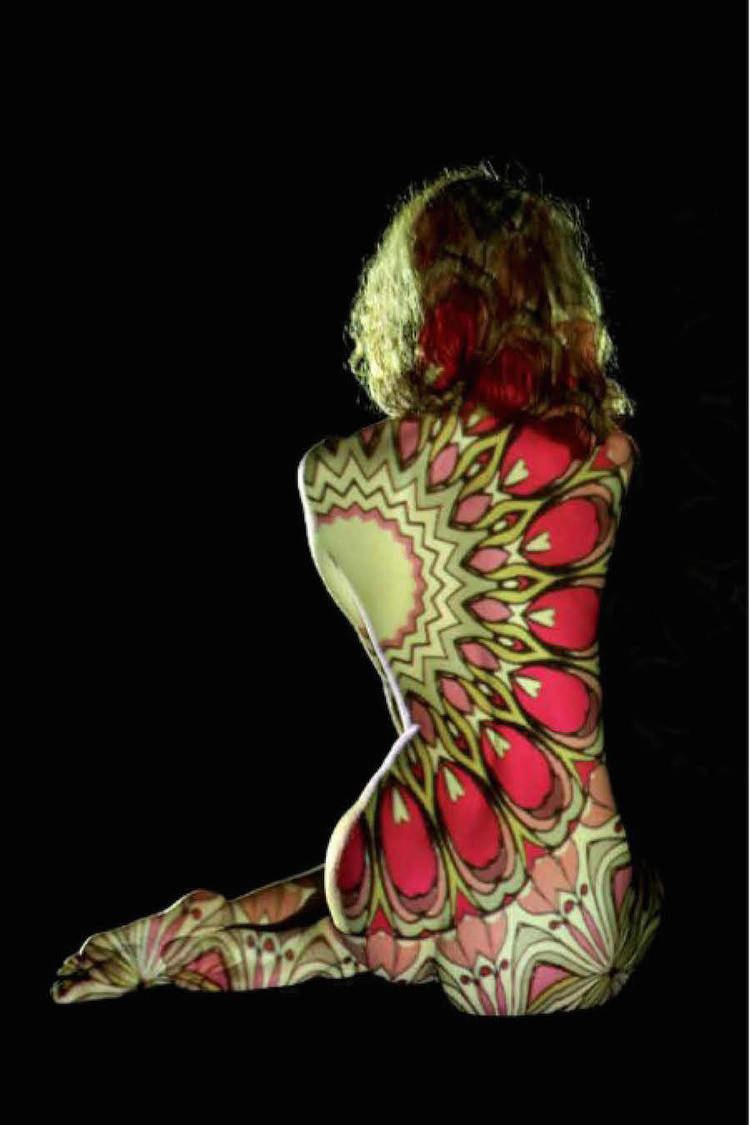 Dani Olivier Light Patterns Projected on Women Naked Bodies Fubiz Media