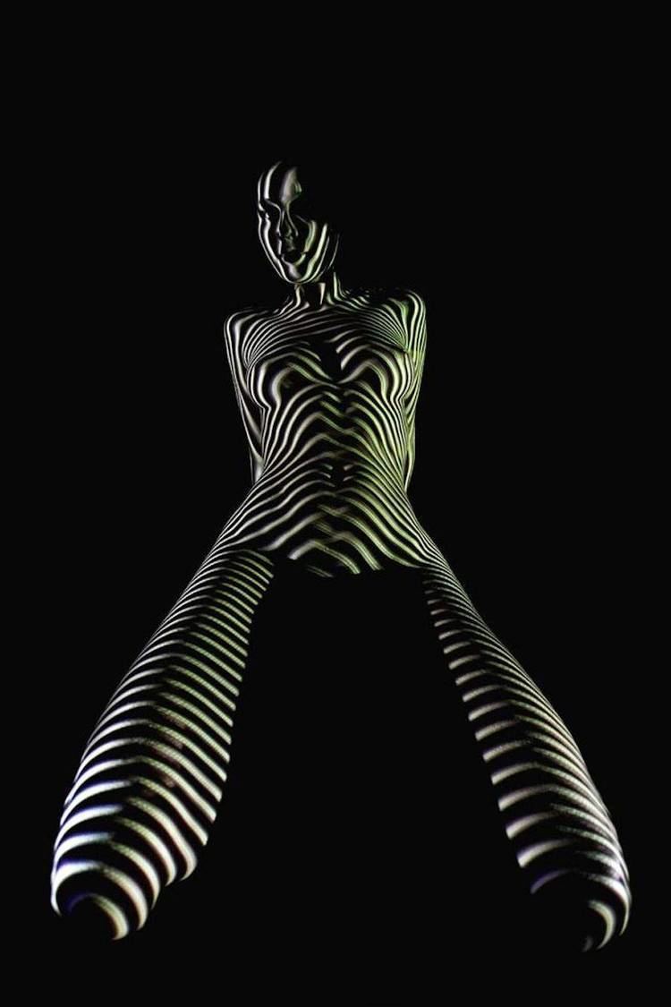 Dani Olivier Light Patterns Projected on Women Naked Bodies Fubiz Media
