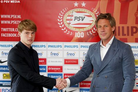 Dani van der Moot Muy Manero PSV signs Dani van der Moot