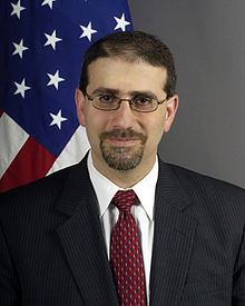 Daniel B. Shapiro httpsuploadwikimediaorgwikipediacommonsthu