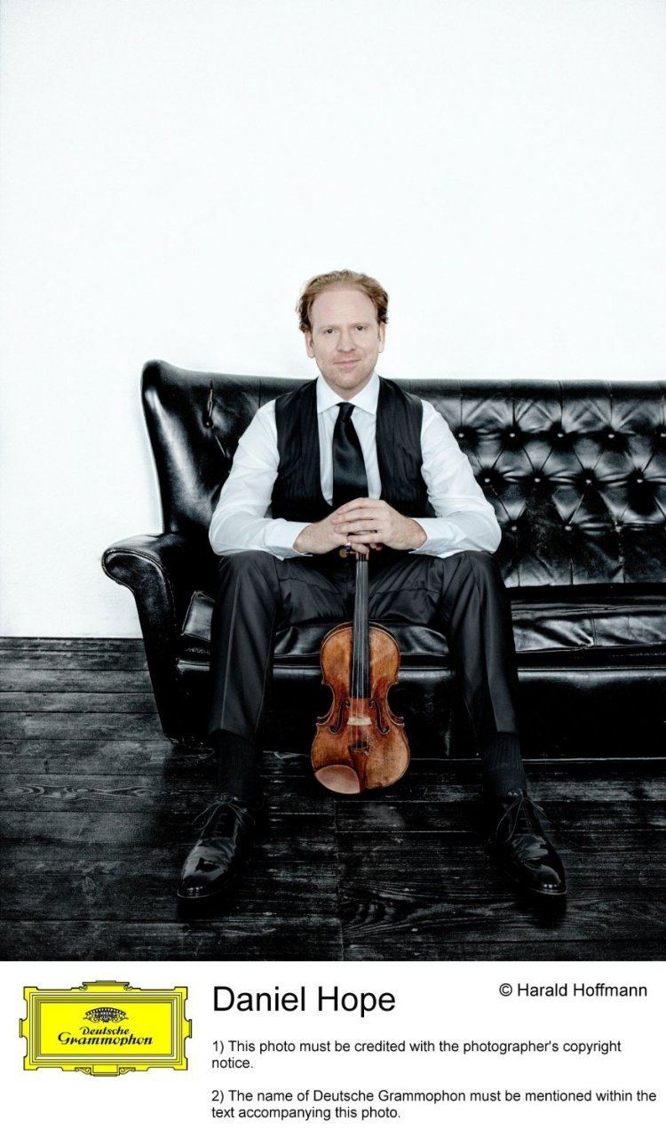 Daniel Hope (violinist) Daniel Hope Violin Short Biography