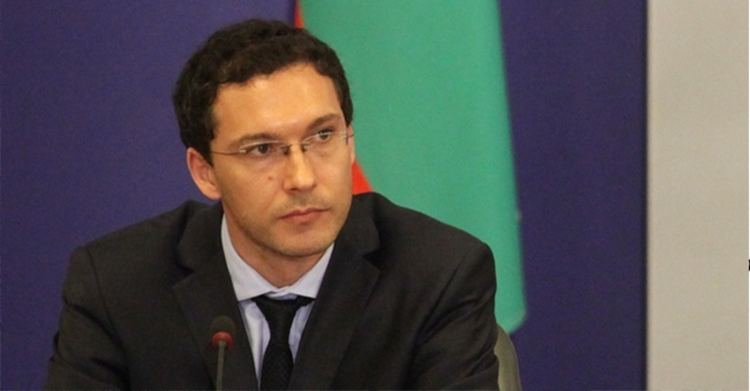 Daniel Mitov Bulgarian Foreign Minister postpones wedding over Paris