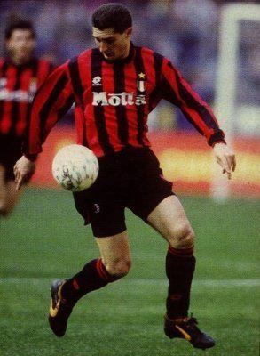 Daniele Massaro Daniele Massaro at Milan from 1986 1995 ftbol soccer