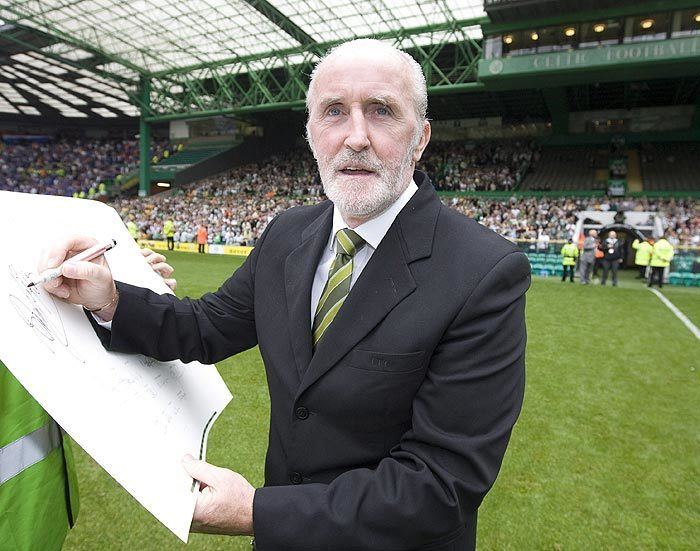 Danny McGrain Danny McGrain Signs Special Edition Opus