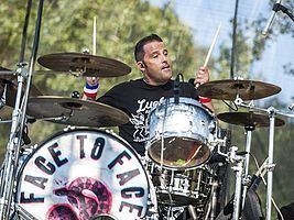 Danny Thompson (drummer) httpsuploadwikimediaorgwikipediacommonsthu