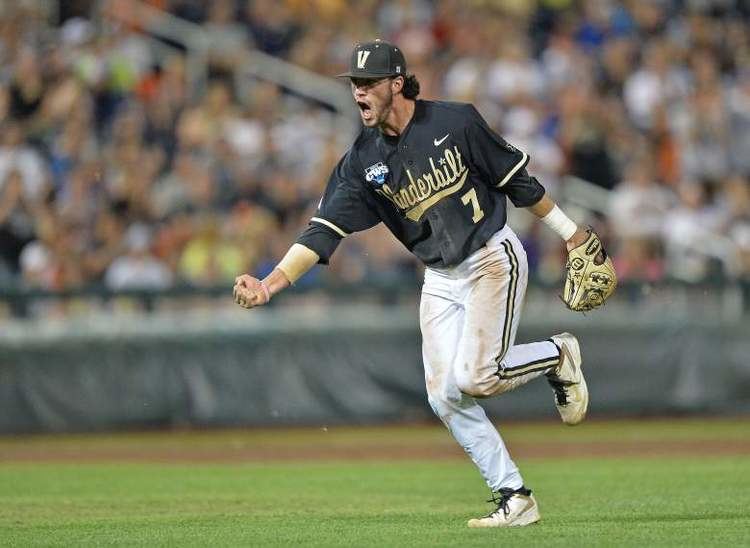 Dansby Swanson Dansby Swanson Stats Bio amp Highlights Heavycom