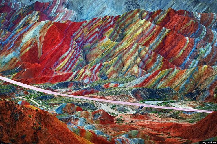 Danxia landform ihuffpostcomgen1274363thumbsoRAINBOWMOUNTA