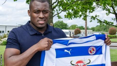 Danzell Gravenberch Danzell Gravenberch Reading sign Dutch defender on threeyear