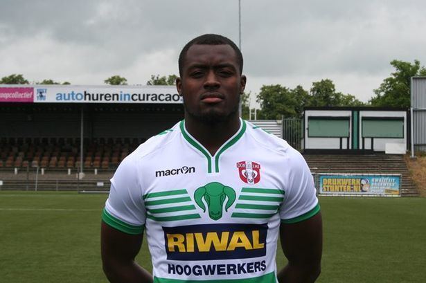 Danzell Gravenberch Reading FC eye Danzell Gravenberch after Dutch defender impresses