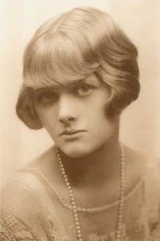 Daphne du Maurier httpsuploadwikimediaorgwikipediacommonsee