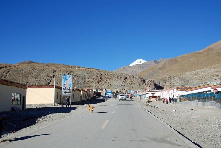 Darchen 42 Main Street In Darchen Tibet With Mount Kailash Behind