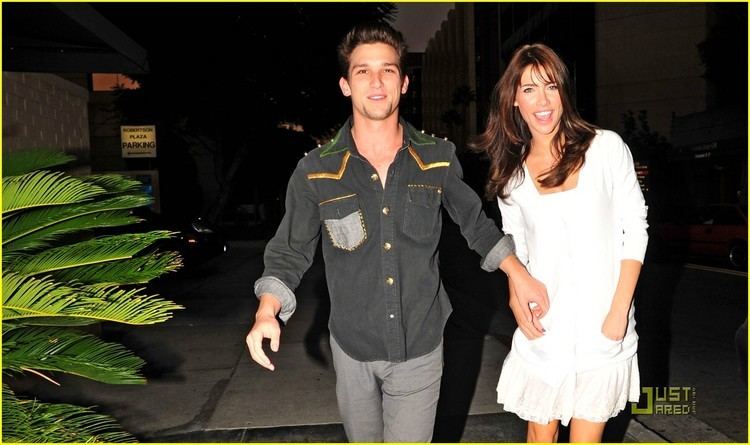 Daren Kagasoff Daren Kagasoff Jacqueline MacInnes Wood Chaya Chums Photo