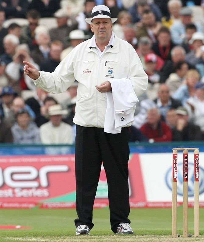 Darrell Hair Timid umpires allowed chucking to flourish Rediffcom Cricket