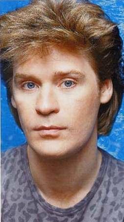 Daryl Hall Naixyy Daryl Hall Singer Daryl Hall is an American rock RB and