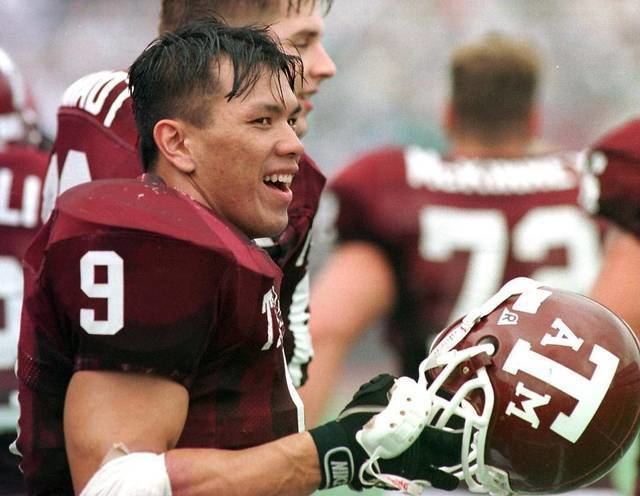 Dat Nguyen Former Texas AM Aggies star Dat Nguyen elected to College Hall of