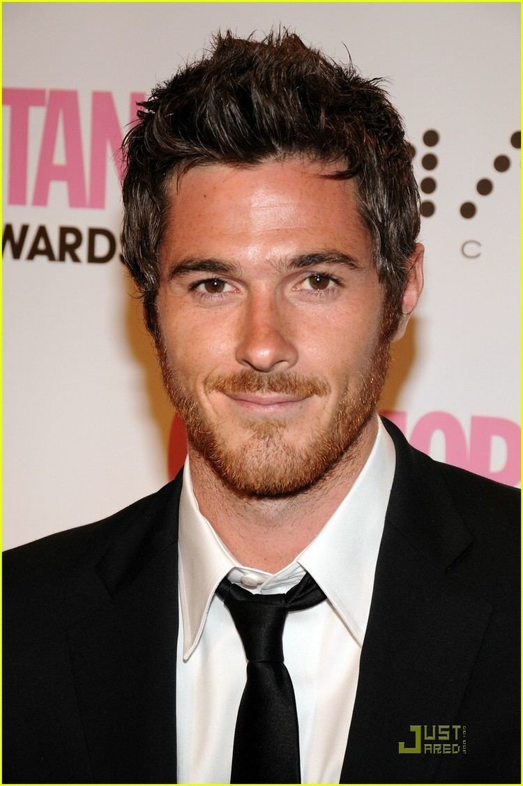 Dave Annable Full Sized Photo of dave annable mismatching hair 05