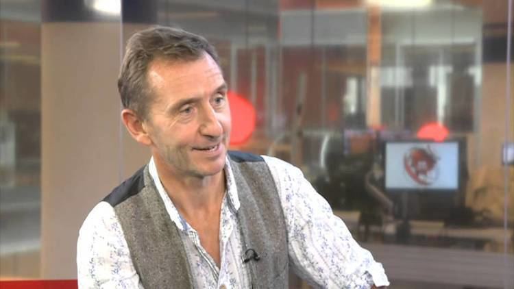 Dave Goulson Professor Dave Goulson interview on BBC news October 2013
