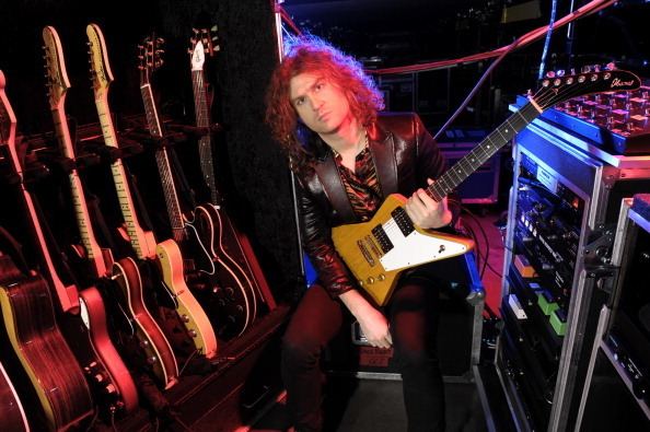 Dave Keuning Dave Keuning messing with guitars The Killers Photo