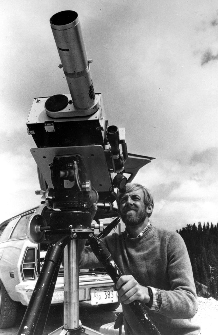 David A. Johnston FileDave Johnston with gasdetection instrument at Mount