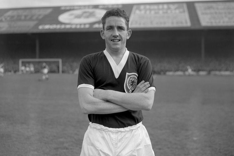 David Mackay (footballer) Scotland and Hearts football legend Dave Mackay dies aged