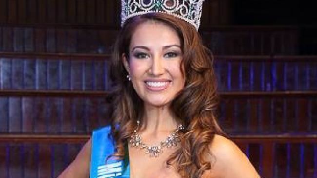 Dayanna Grageda Miss Earth Australia winner Dayanna Grageda has her crown