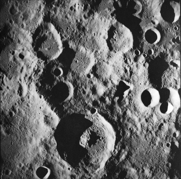 De Vries (crater)